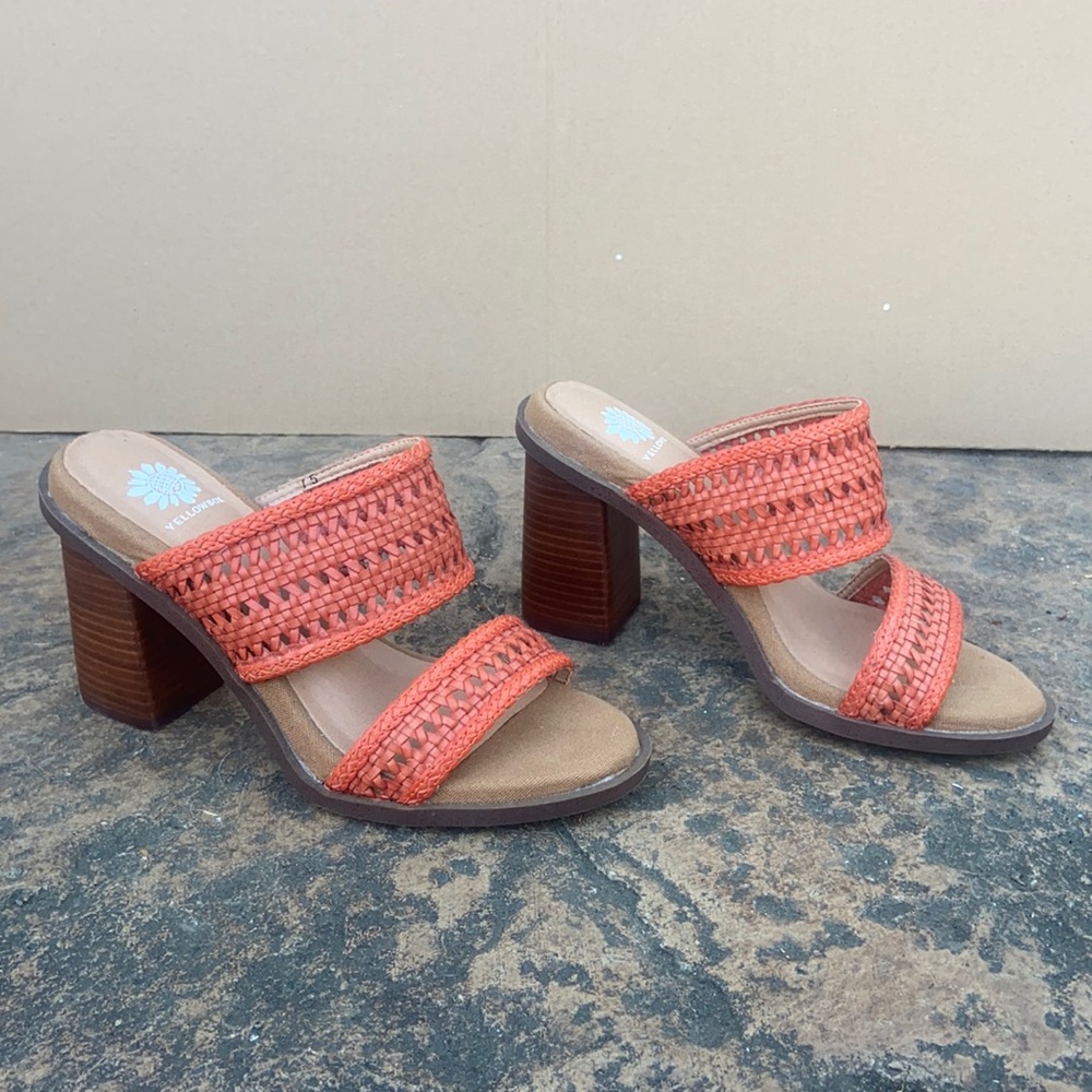 Like new Yellow box peach colored 3” sandal very comfy